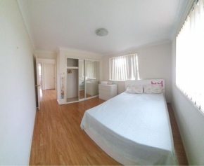 A cosy private bedroom for you (2)